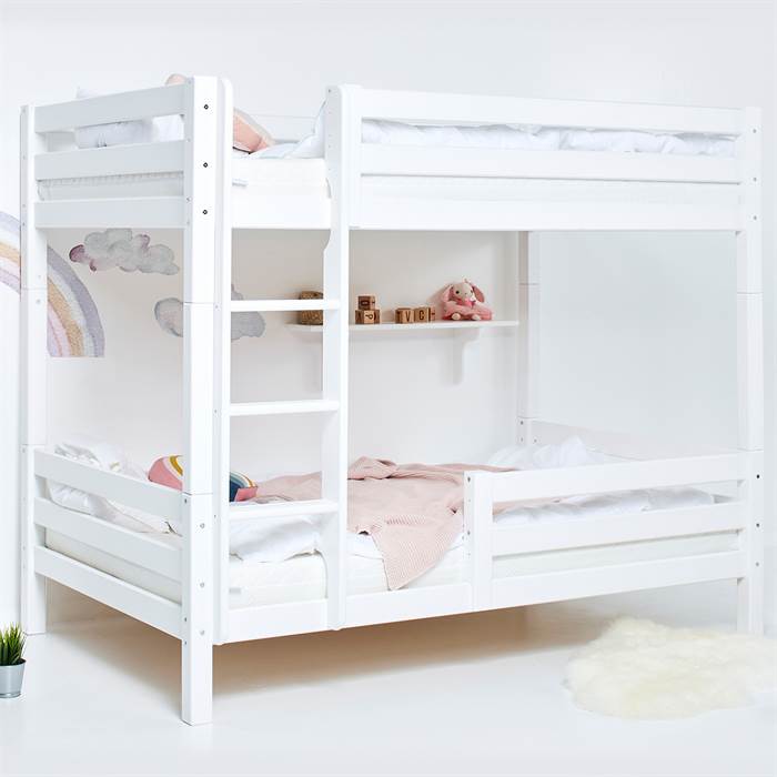 Hoppekids ECO Luxury høj køjeseng med stige og sengehest - 120 x 200 cm