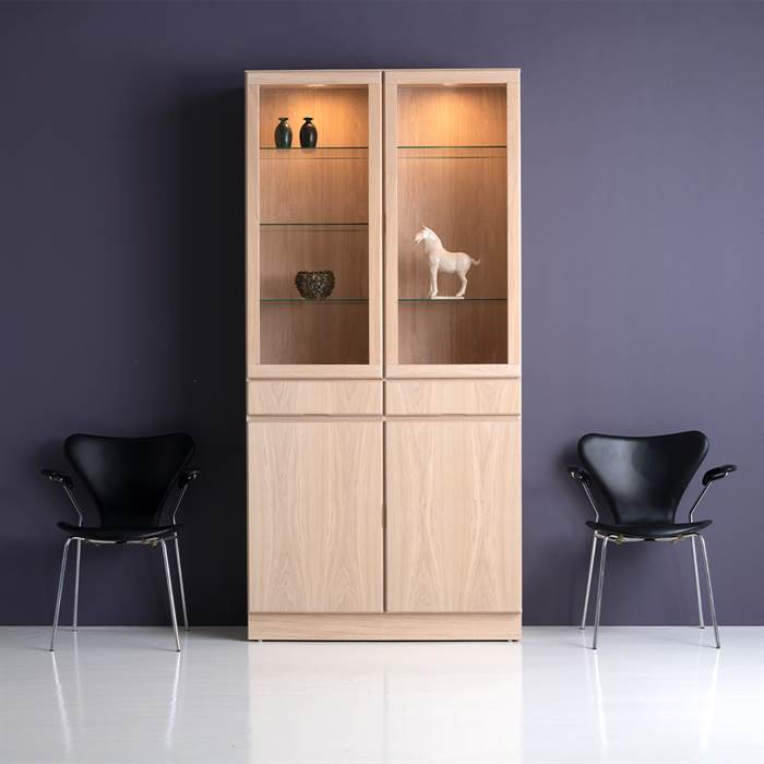 Klim Furniture Vitrineskab 2053 » Sofatesten Klim Furniture Vitrineskab 2053